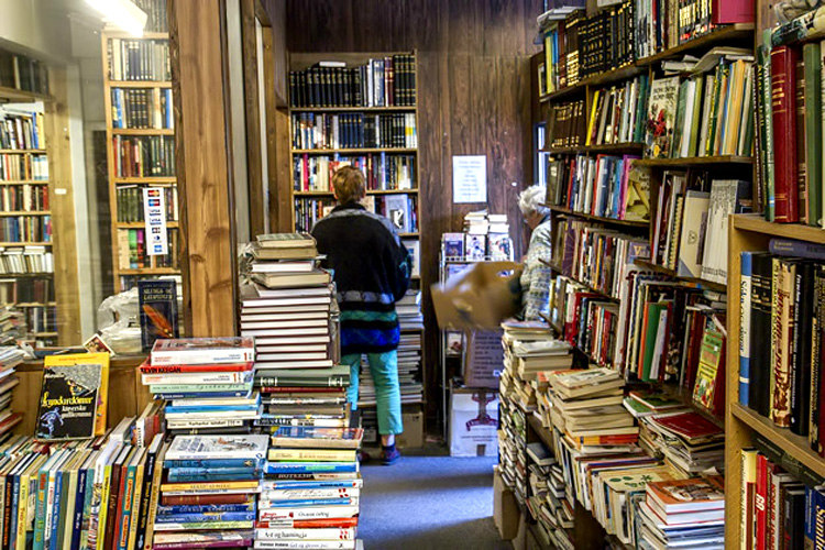 Book-Stores-in-Iceland.jpg